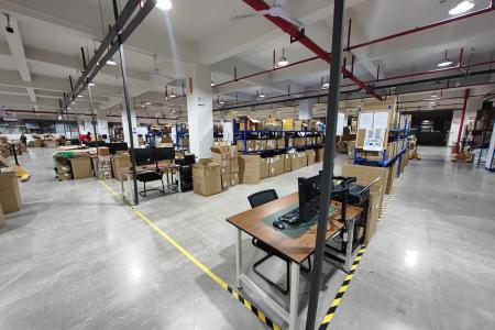 Rakumart warehouse order picking station